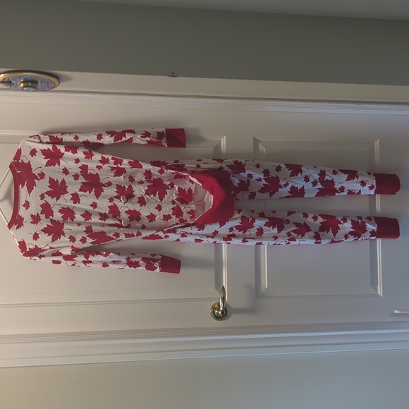 Canadian onesie maple leaves by Little Blue House size xs - Picture 7 of 10